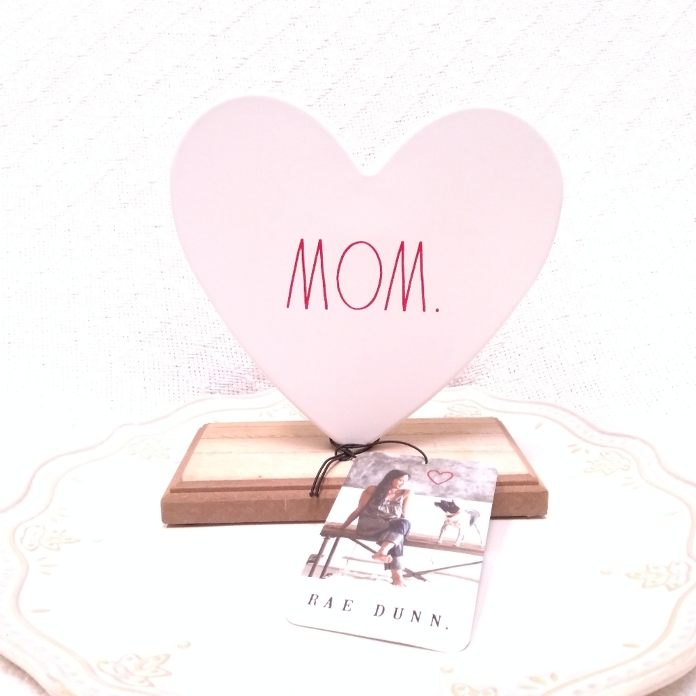 NWT Rae Dunn "Mom." Metal Wood Heart Sign